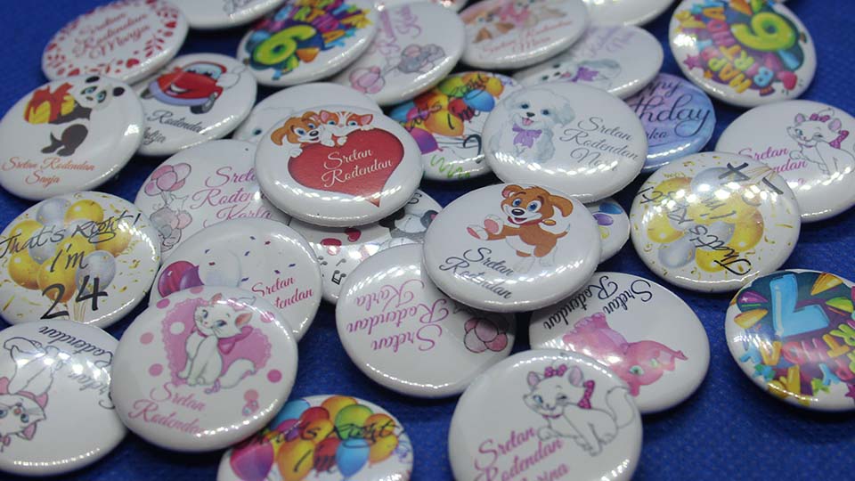 Promotivni bedževi po narudžbi